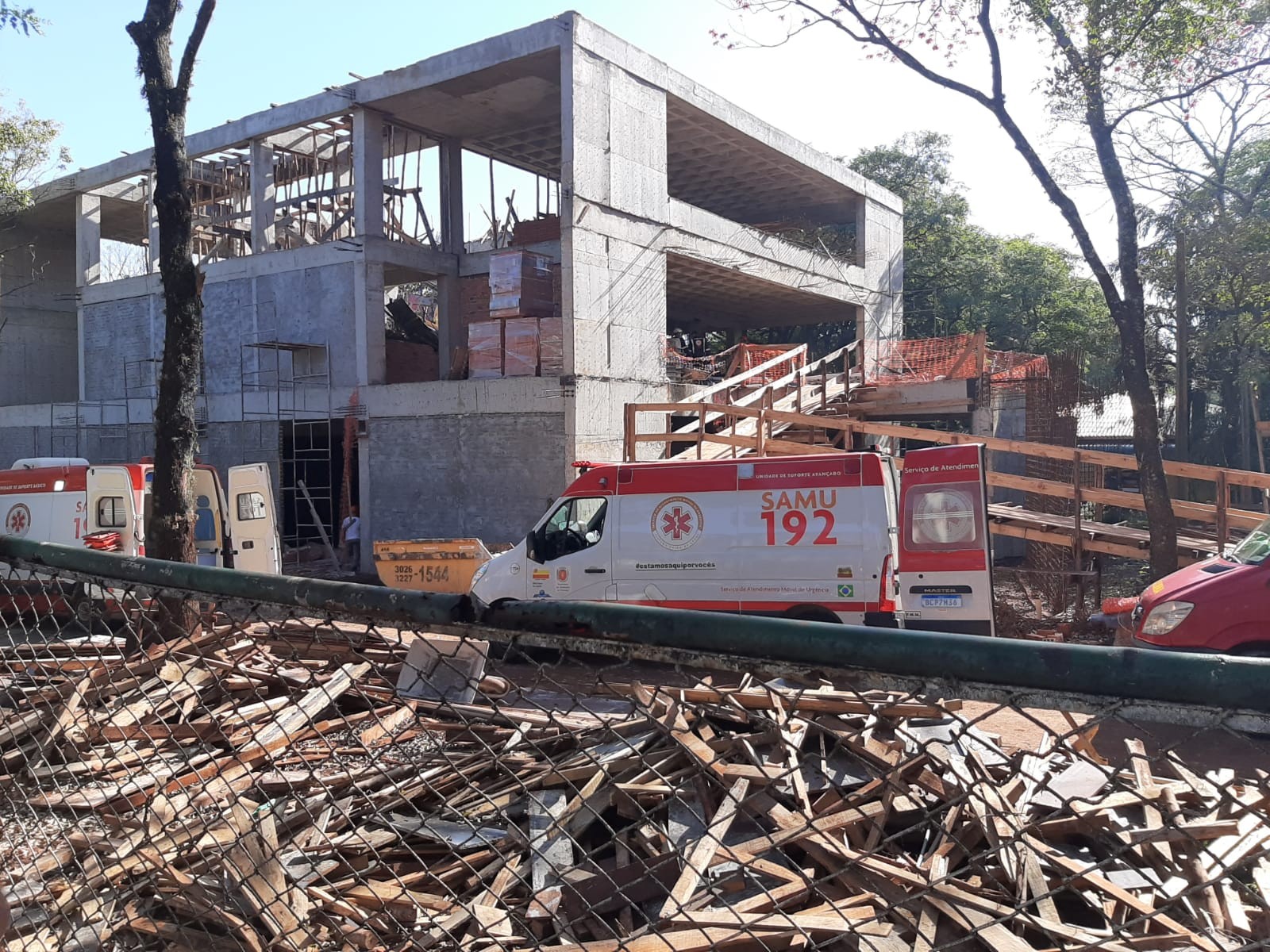 Último trabalhador sob escombros de obra na UEM é resgatado