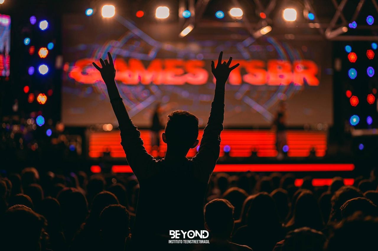 SummerCamp reúne centenas de jovens cristãos em Maringá