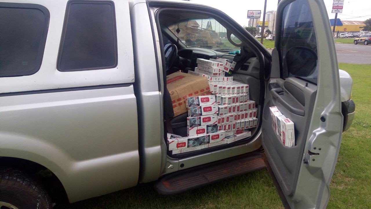 Após perseguição, contrabando de cigarro é apreendido