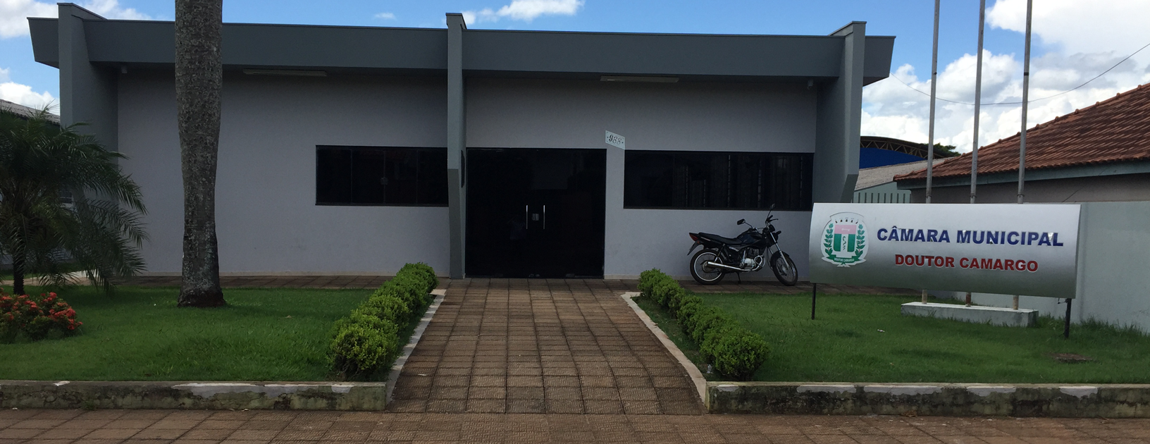 Câmara Municipal de Doutor Camargo contrata recepcionista e advogado