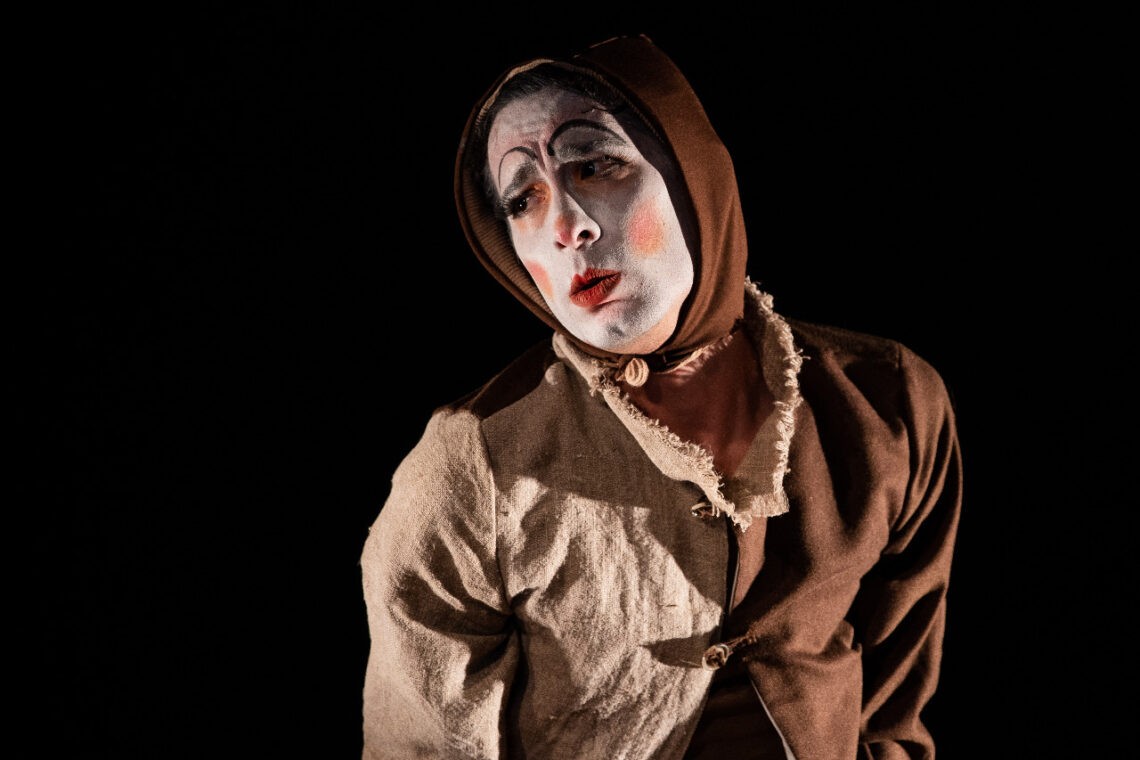 Teatro Barracão apresenta espetáculo “Eleonora ou A corrida pelo fim”