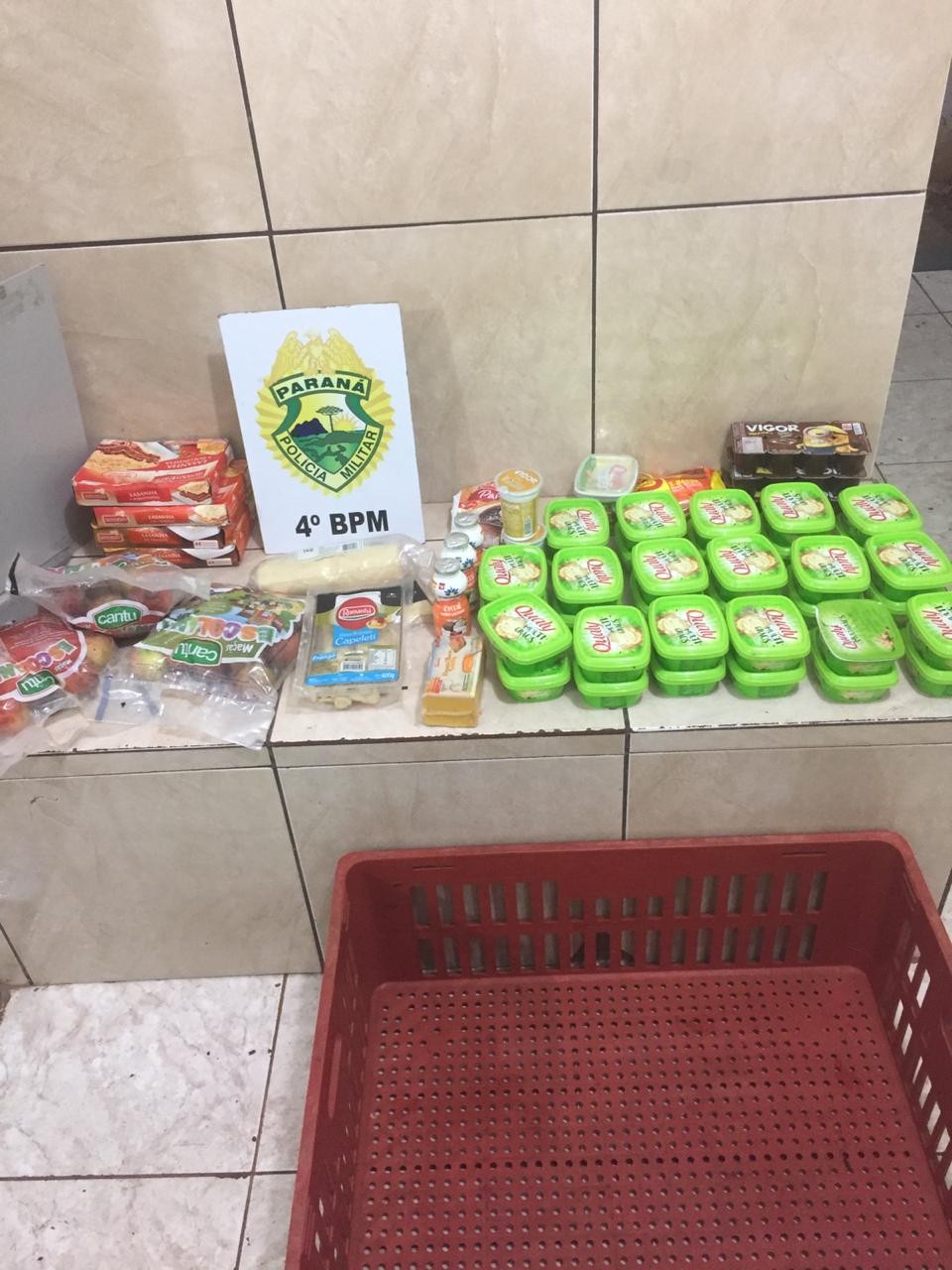 Dois homens são presos em flagrante por furtar supermercado