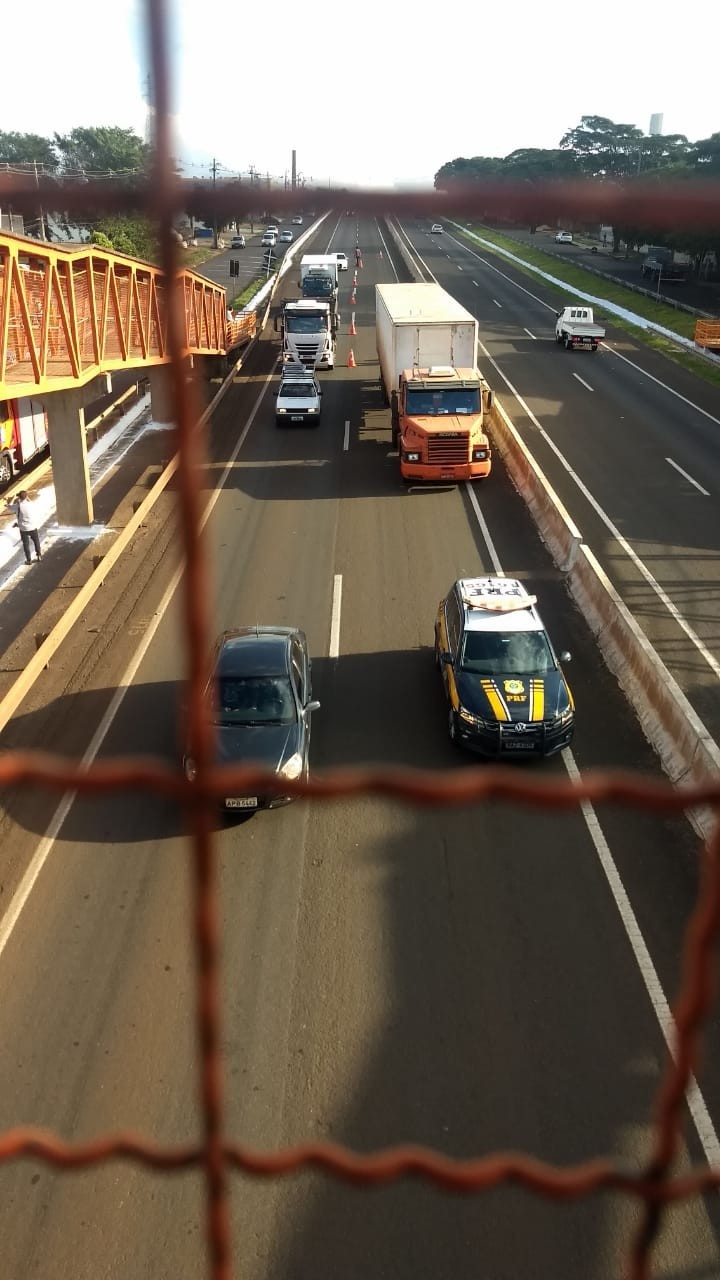 Mulher é atropelada embaixo de passarela no Contorno Norte