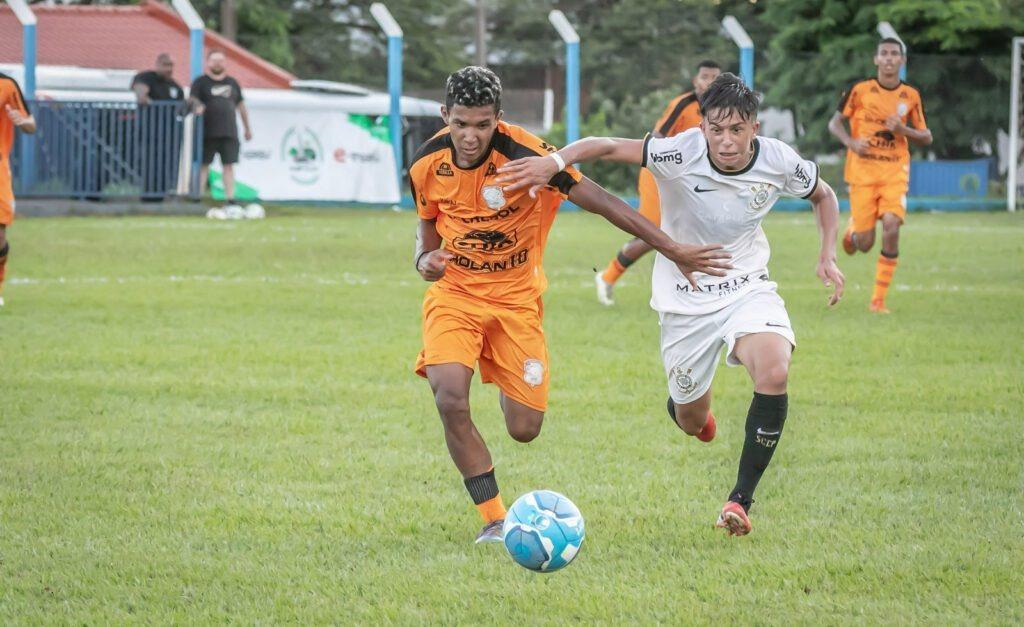 Maringá realiza grande torneio de futebol de base