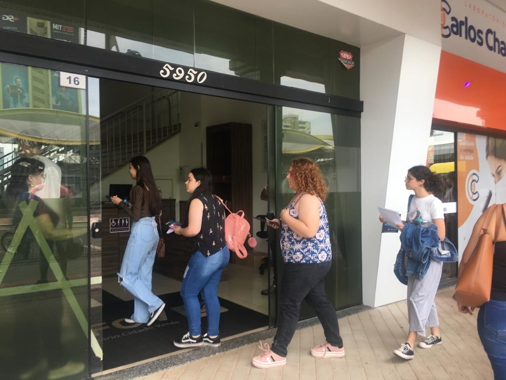 145 mil estudantes fazem as provas do Enem neste domingo (13) no Paraná