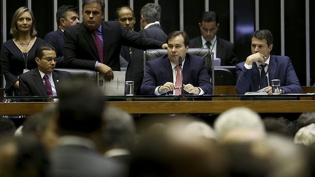 Rodrigo Maia quer instalar CCJ na terça-feira para votar Previdência