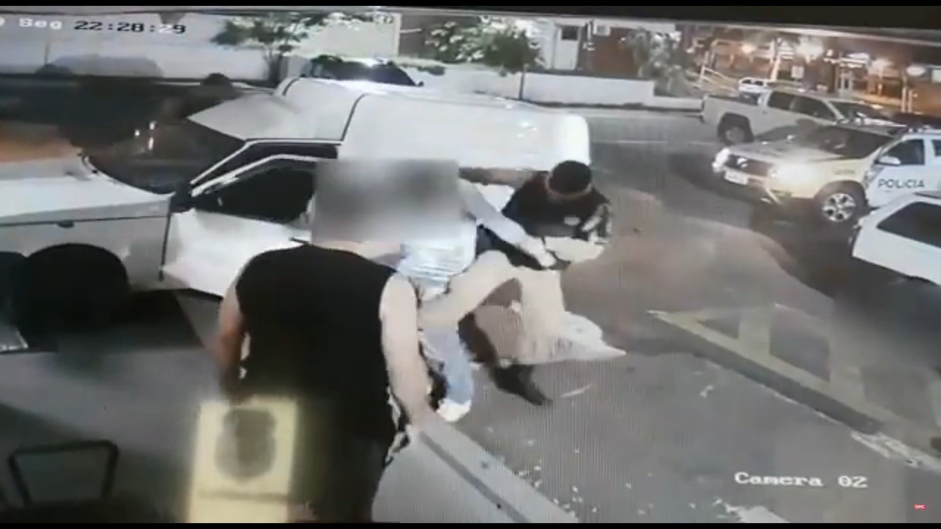 Motorista tenta invadir plantão policial e acaba preso