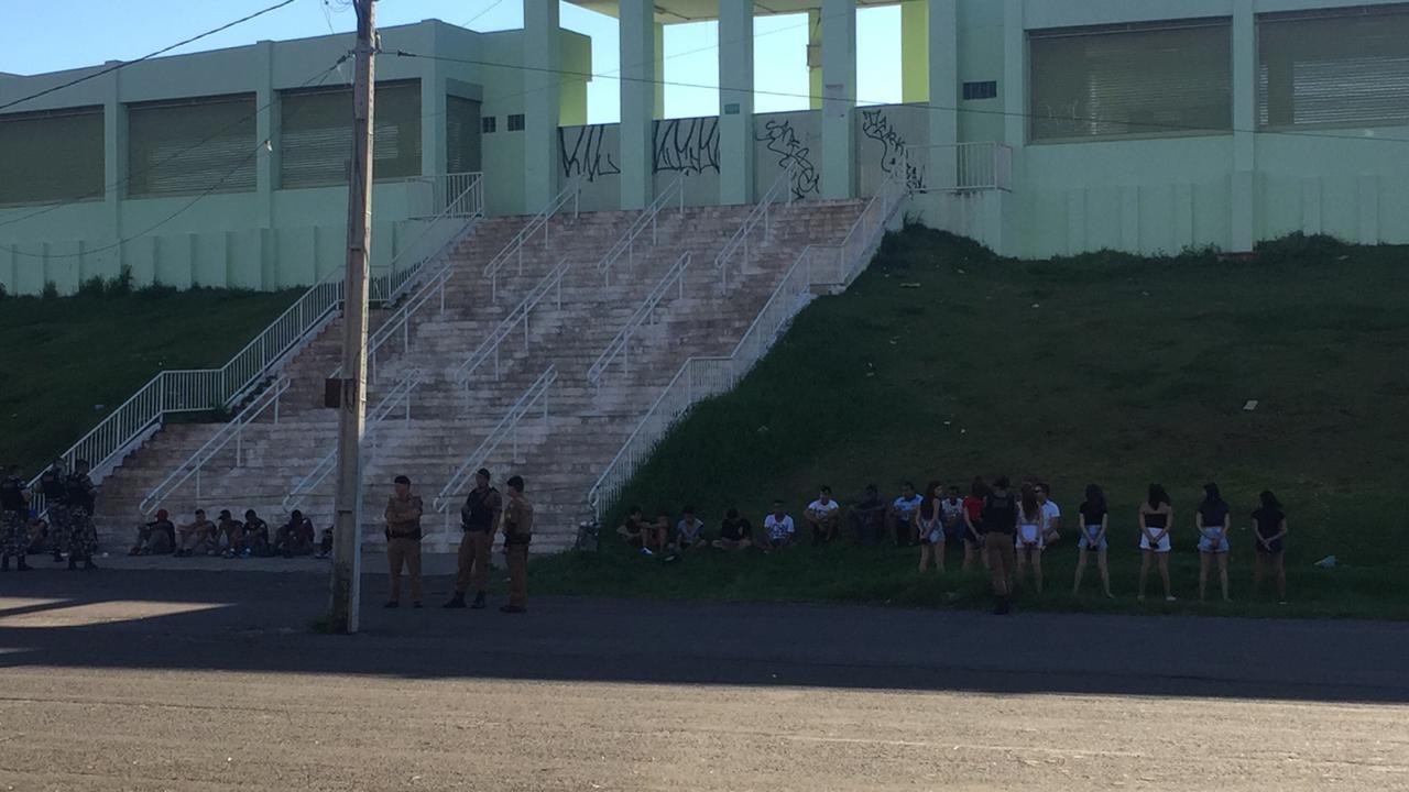 Conselho Tutelar flagra quase 30 adolescentes com bebida alcoólica