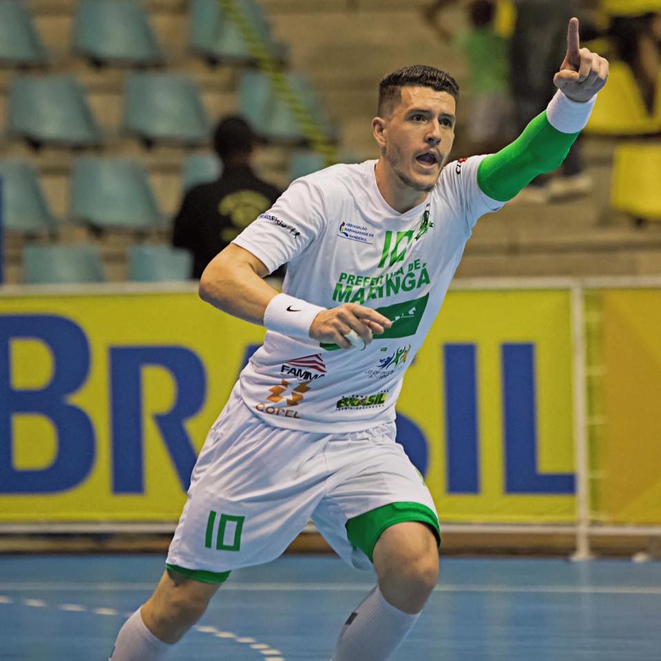 Maior time de handebol do país recruta atleta de Maringá