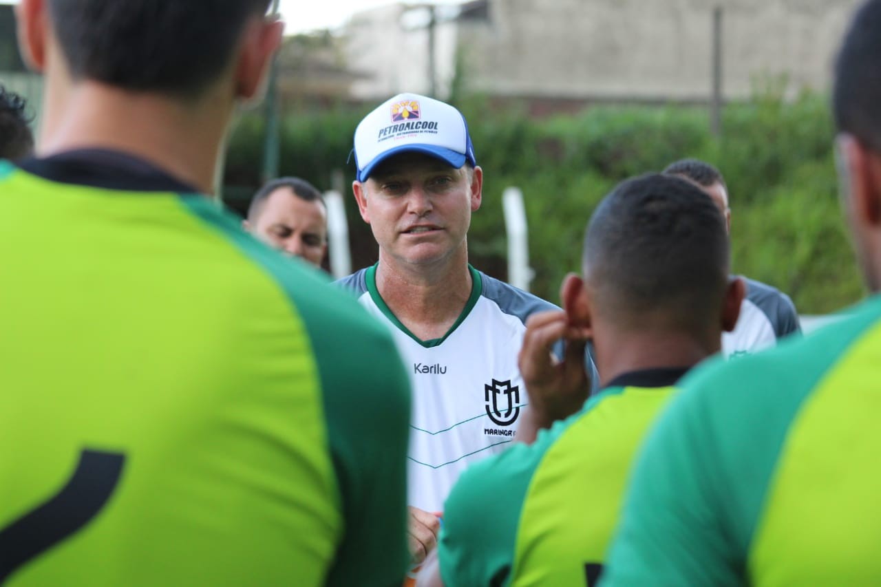 Novo técnico inicia trabalhos no Maringá FC