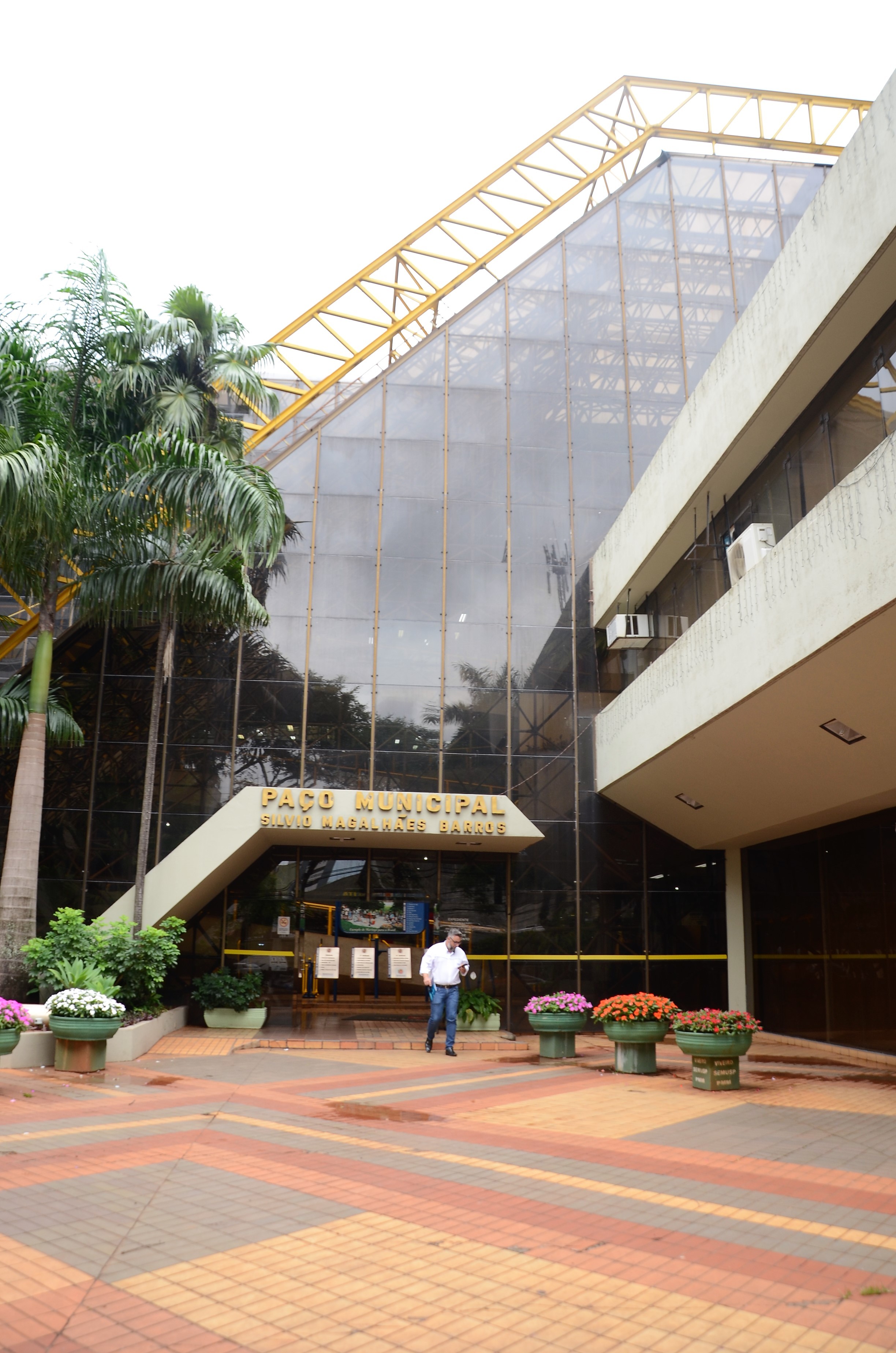 Prefeitura de Maringá vai transformar 960 servidores celetistas em estatutários