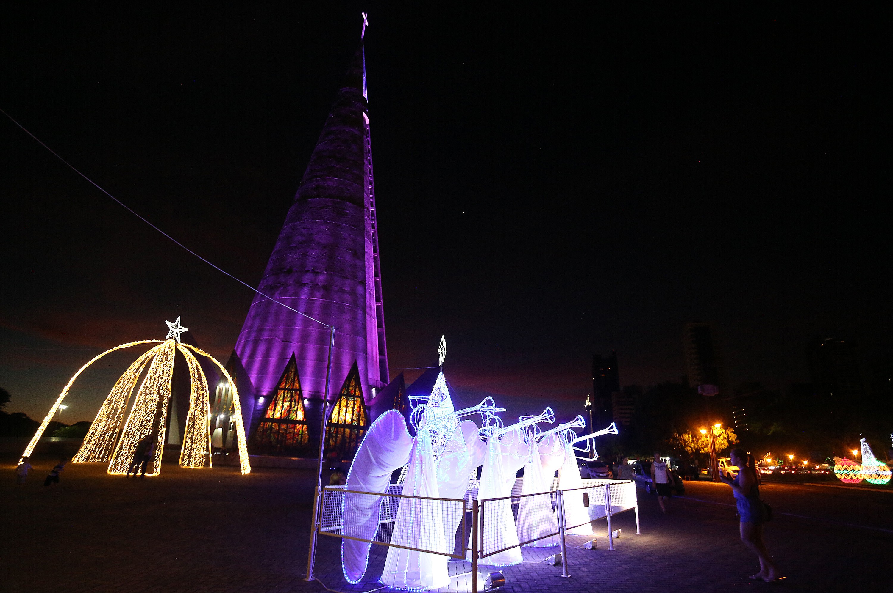 MP pede cancelamento de cinco lotes da decoração de Natal