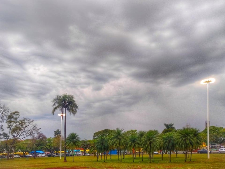 Terça-feira (13) será de muitas nuvens no céu e possibilidade de chuva
