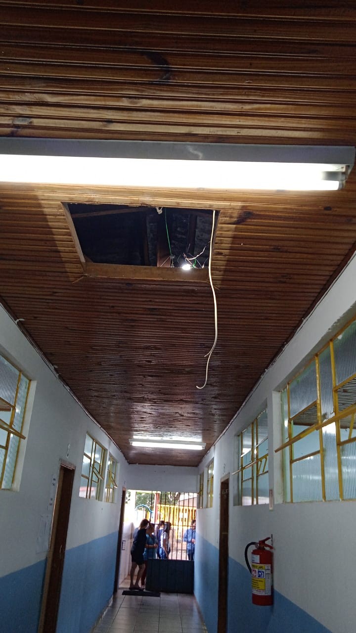 900 alunos de Cmeis de Sarandi estão sem aulas por causa do furto de fiação