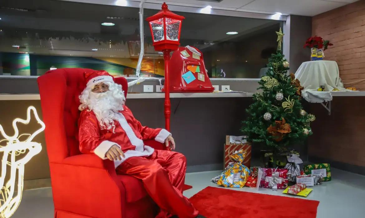 Papai Noel dos Correios já tem mais de 2,1 mil cartinhas inscritas em Maringá e região