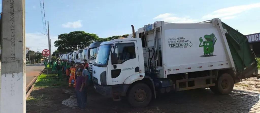 Com 11,08% de reajuste, motoristas da coleta de lixo encerram greve