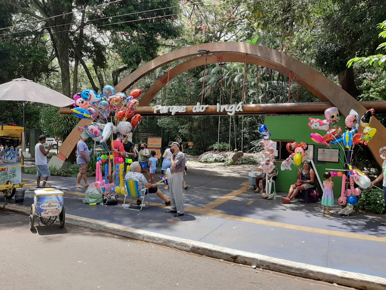 Maringaenses aproveitam o feriado para visitar o Parque do Ingá