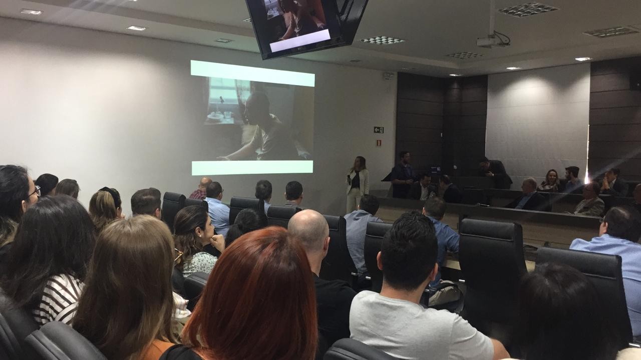 Palestra sobre marketing digital lota auditório da Acim