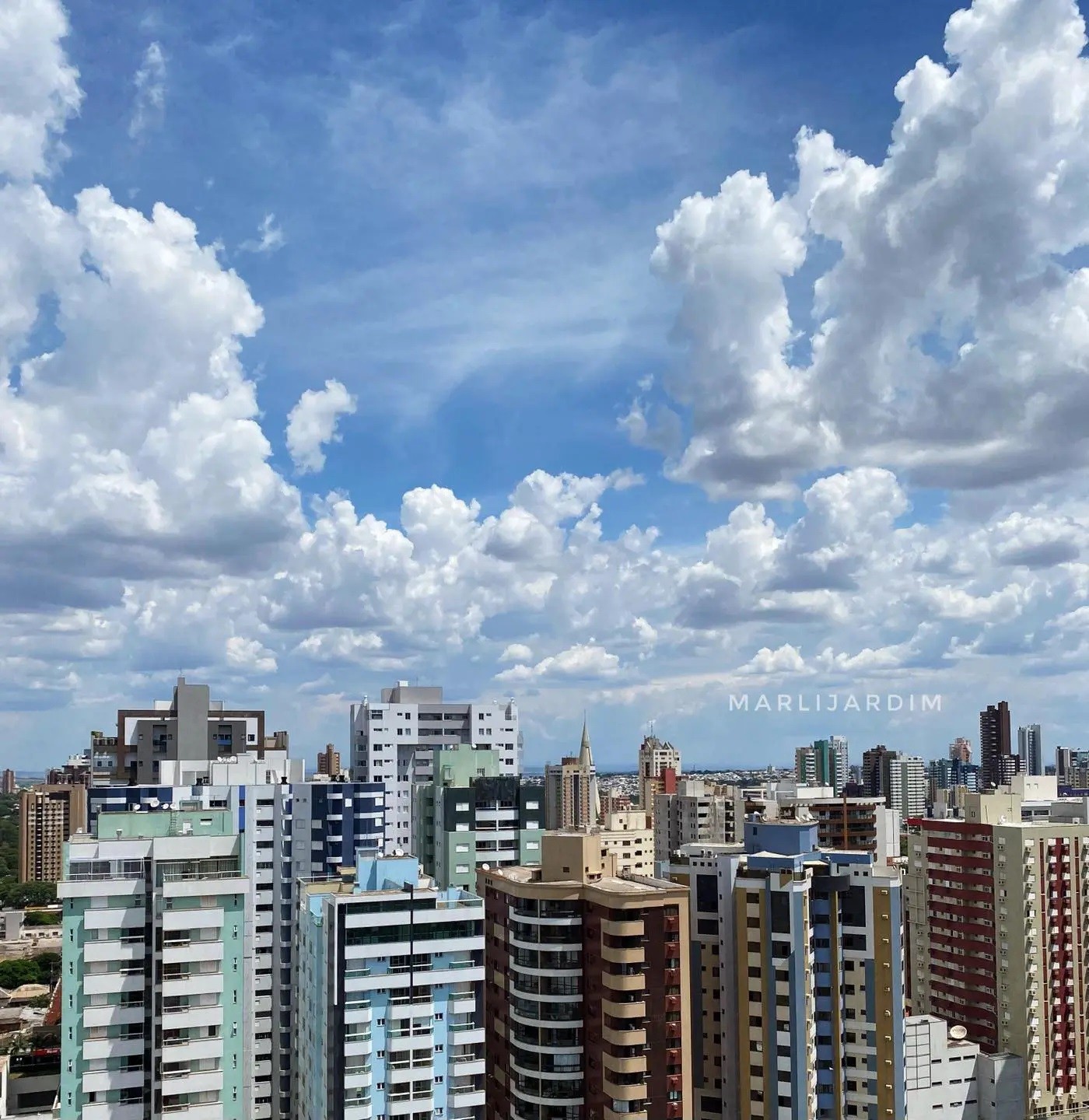 Calor intenso é destaque nesta segunda-feira, com máxima de 33°C em Maringá