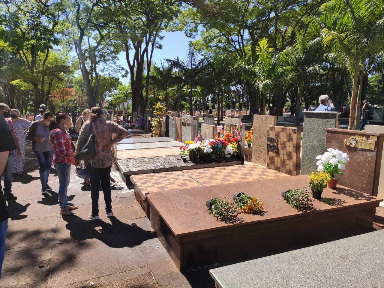 Dia de Finados é o dia da saudade em Maringá