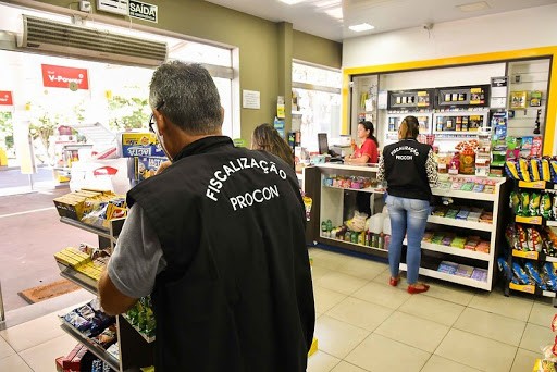 Fiscais do Procon percorrem distribuidoras de álcool em gel nesta terça-feira(17)