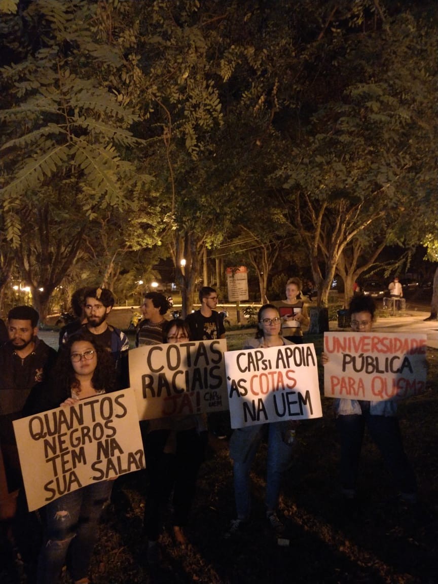 Movimento negro realiza ato por cotas raciais