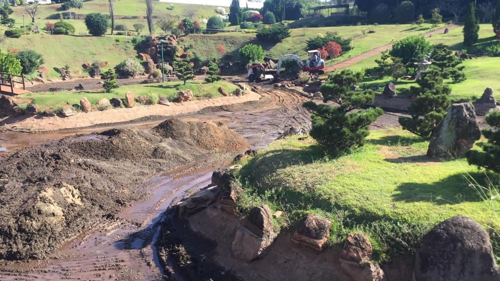 Fiscais apuram denúncia de capina química nas proximidades