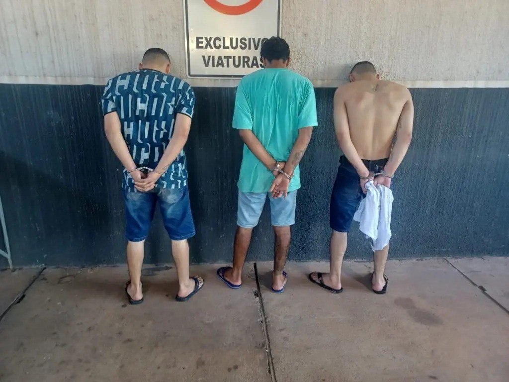 Gêmeos do tráfico: irmãos são presos com drogas e armas