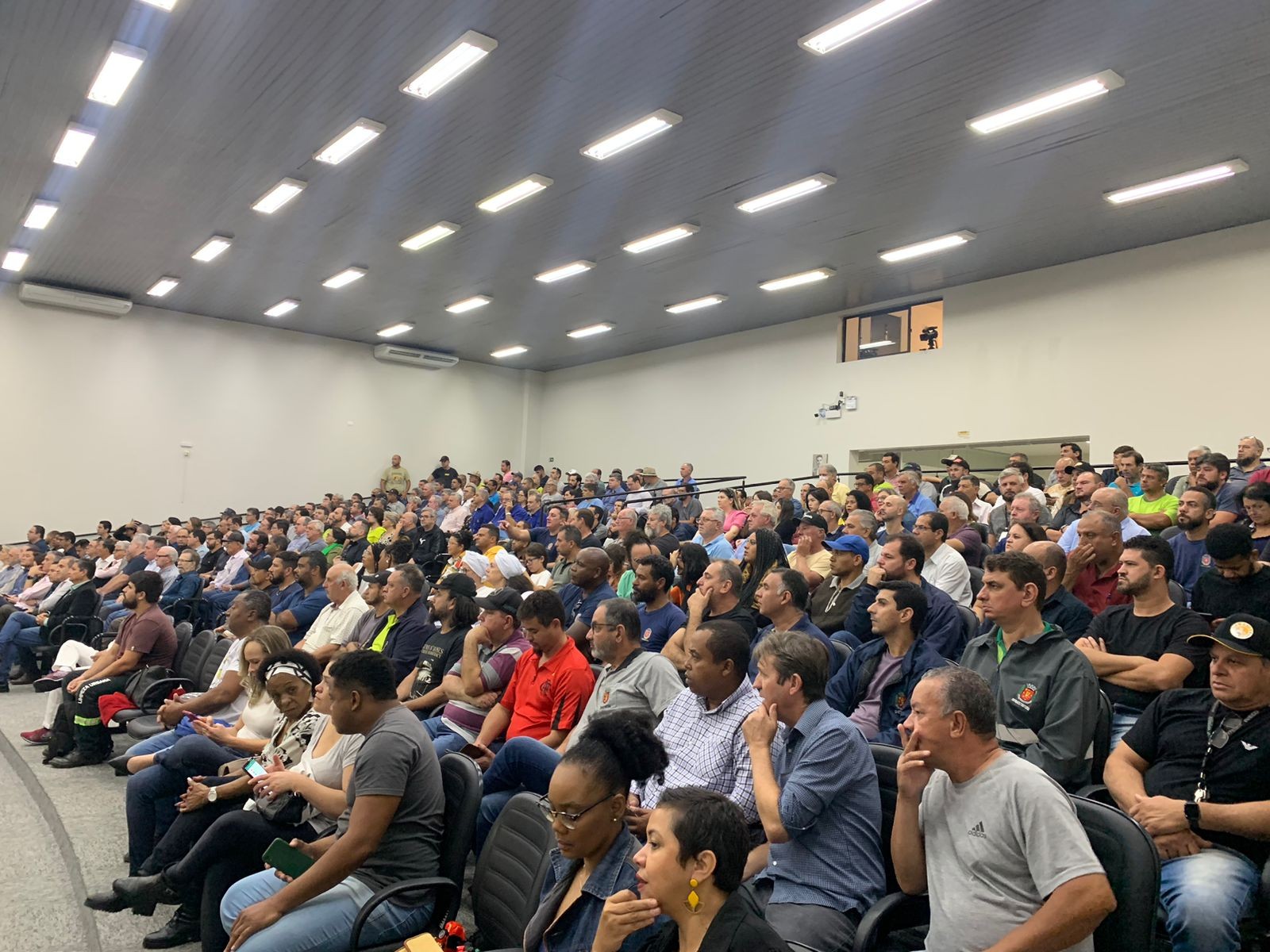 Votação do projeto que cria feriado do Dia da Consciência Negra lota Câmara de Maringá