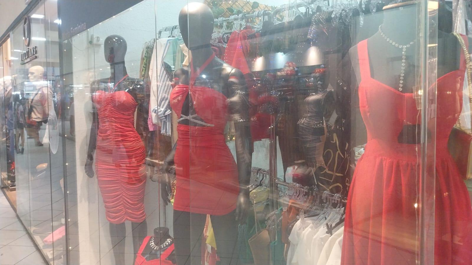 Comércio movimentado às vésperas do Natal