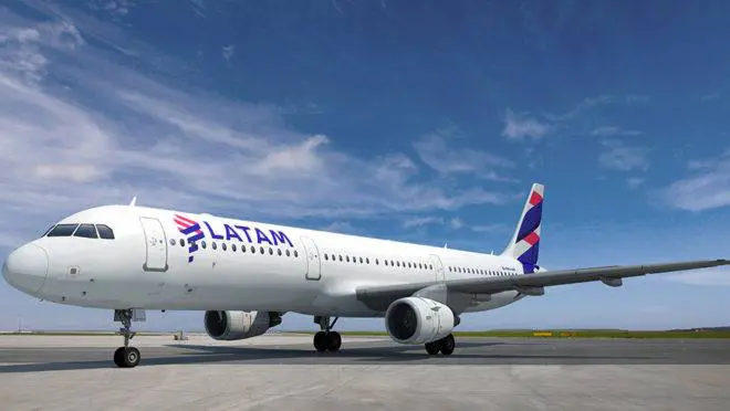 Passageiro é expulso de avião após se recusar a usar máscara em voo no Paraná