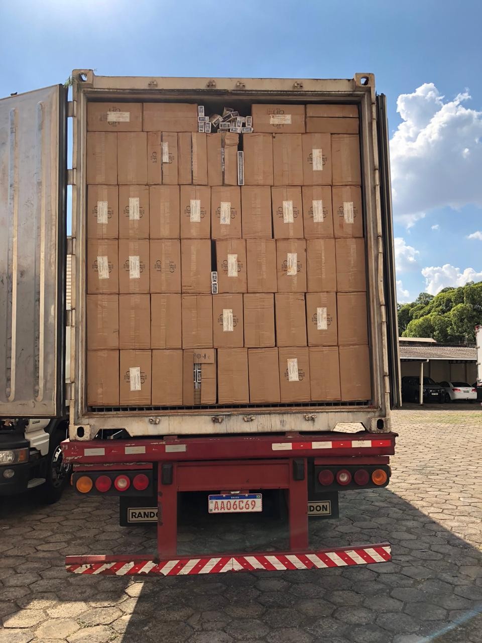 Homem que transportava contrabando é feito refém por falsos policiais