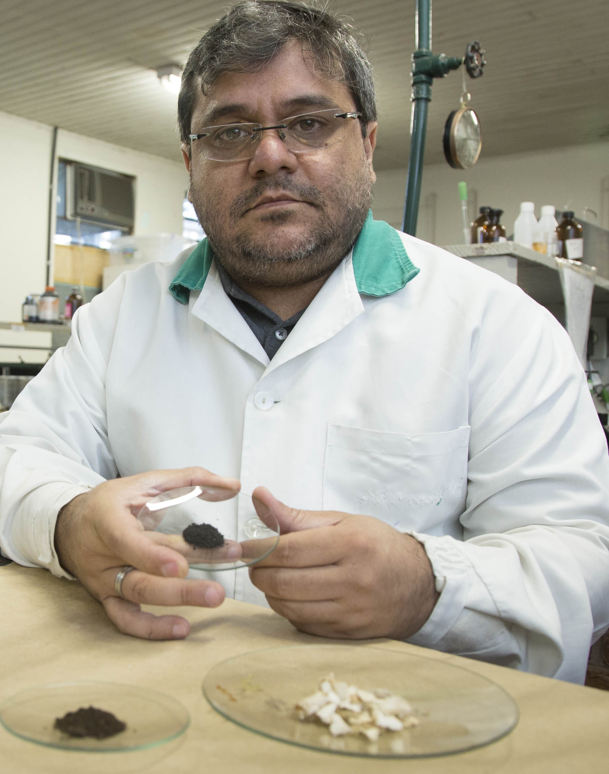 Pesquisa transforma bituca de cigarro em hidrocarvão, um produto que tem apelo comercial