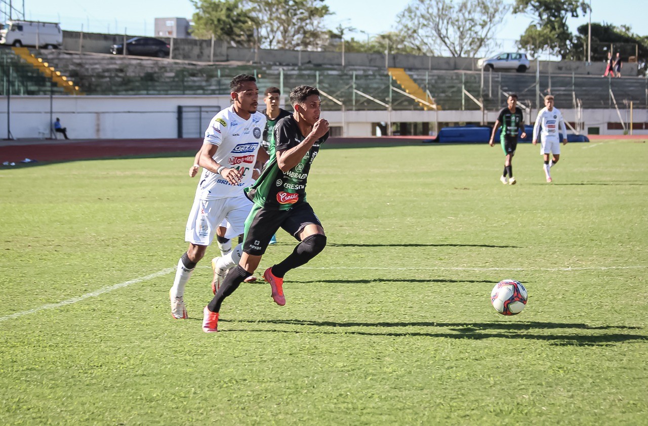 Maringá Futebol Clube a um jogo das semifinais do Paranaense