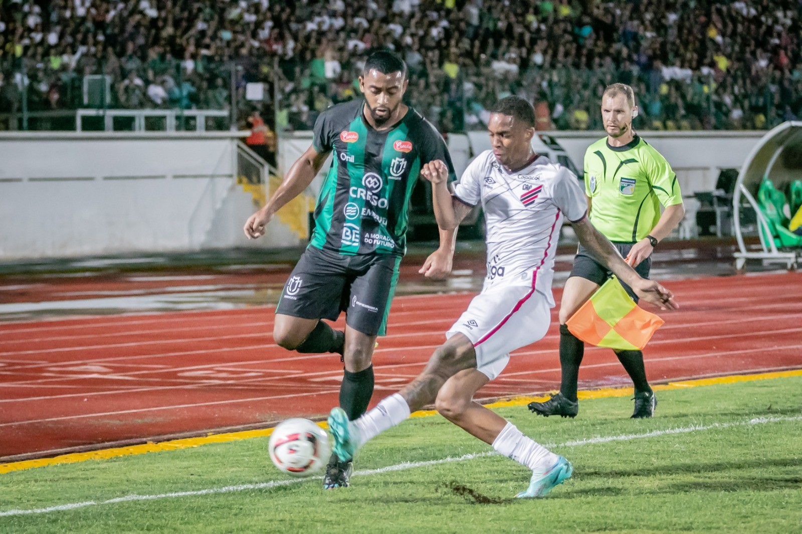 Maringá FC perde para o Athletico em jogo marcado pelo uso do VAR pela primeira vez no Paranaense