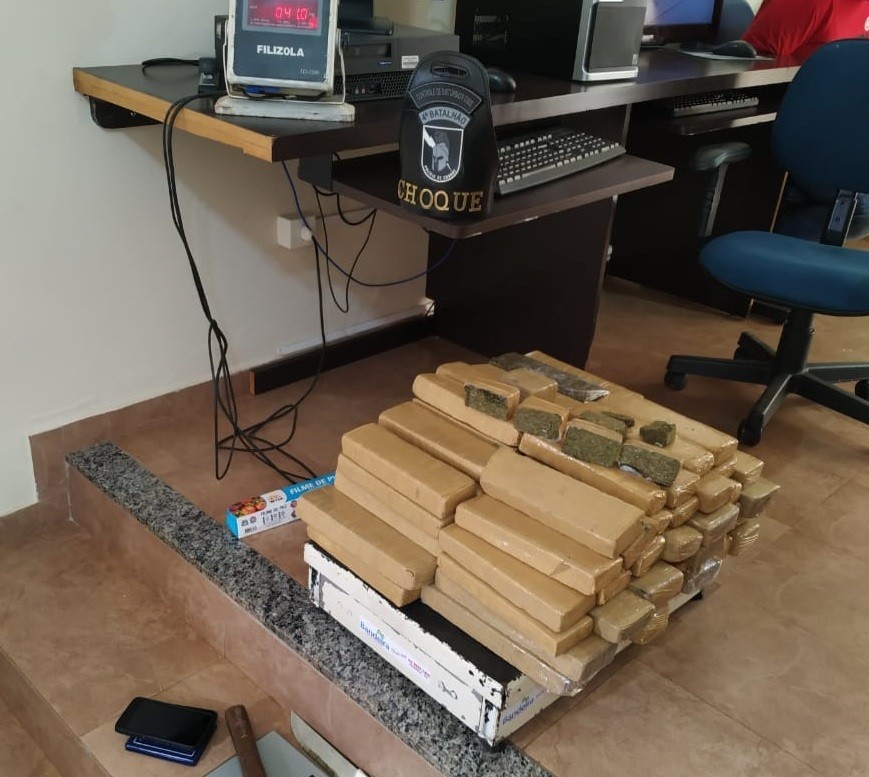 Três jovens são presos com 41 kg de maconha em Maringá