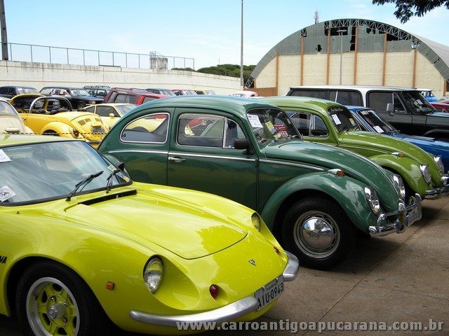 Tradicional evento reúne mais de 350 veículos antigos em Nova Esperança