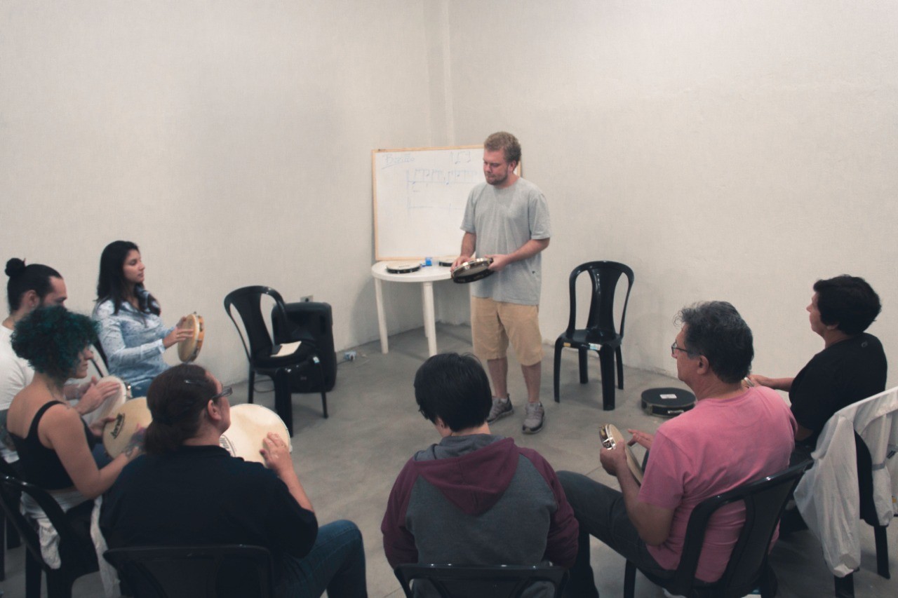 Oficinas artísticas são oferecidas gratuitamente em Maringá