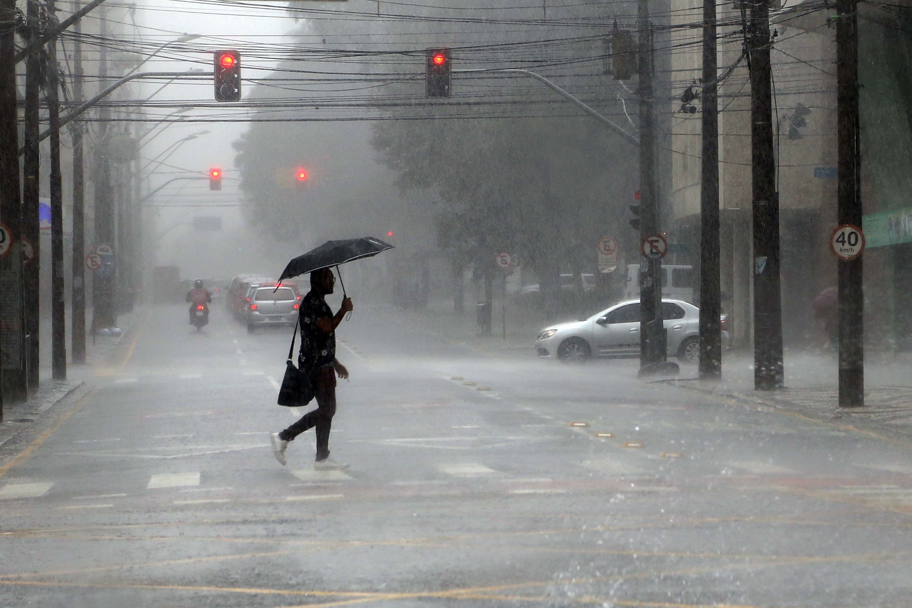 Chuva deixa estragos em diversas regiões do Paraná