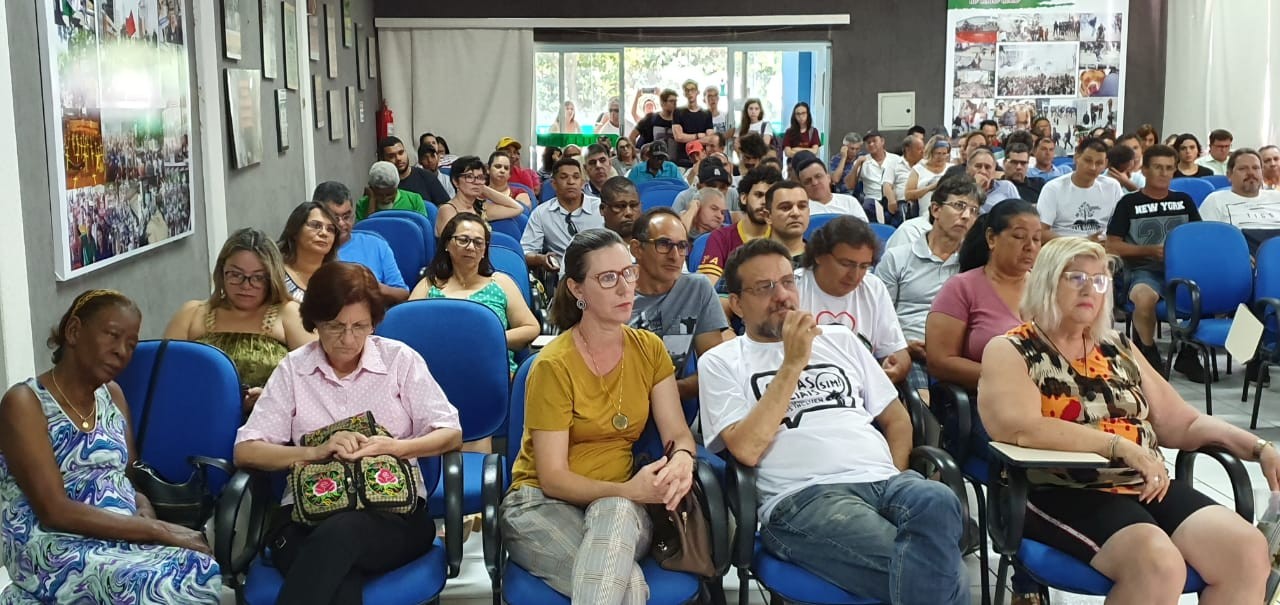 Servidores da UEM aprovam indicativo de greve para 2 de dezembro