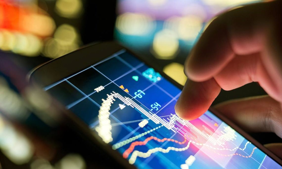 Tecnologia ajuda jovens a investir mais na economia