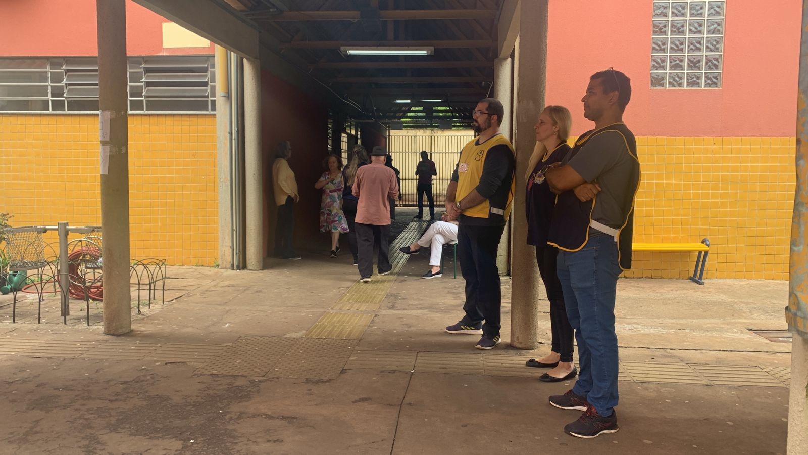 O que faz um secretário de prédio nas zonas eleitorais?