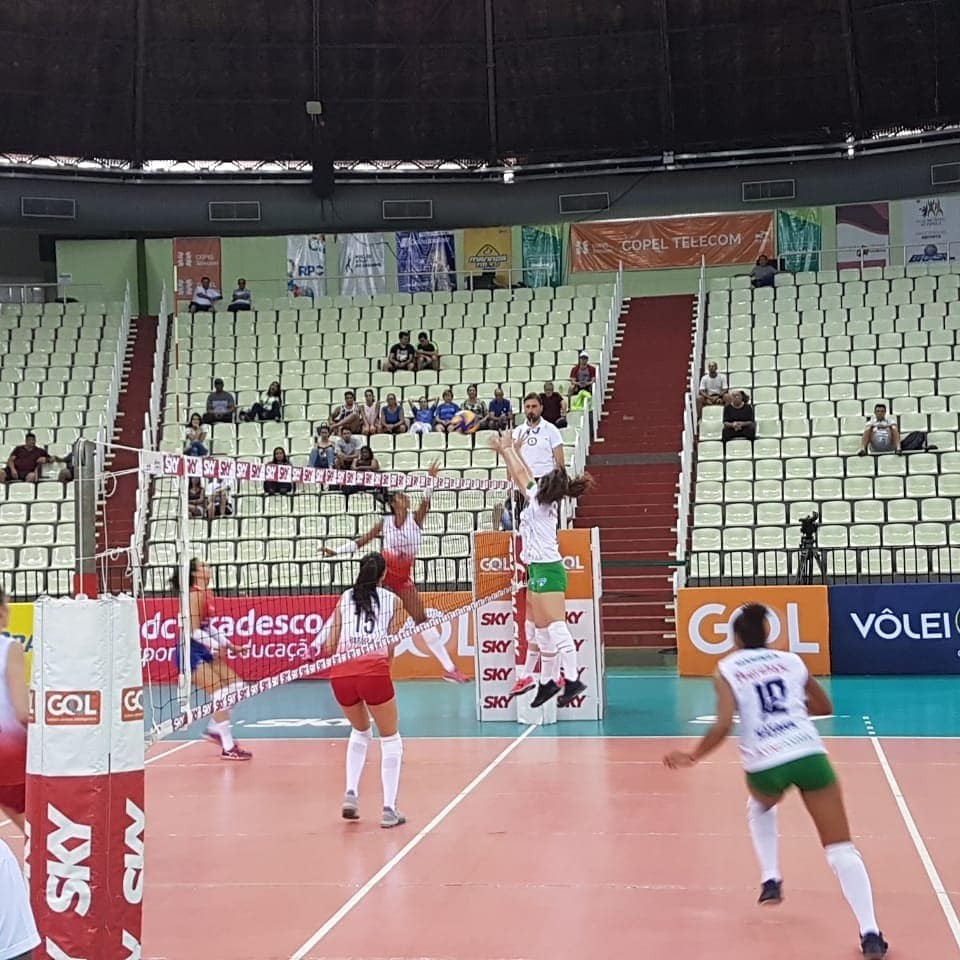 Amavolei vence e sobe para a terceira colocação