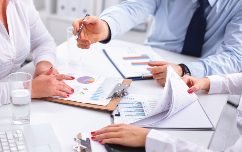 Por que julgamos as finanças pessoais de outras pessoas?