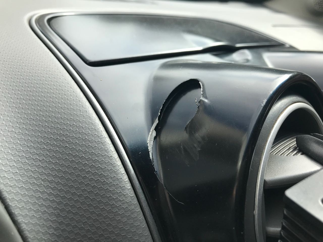 Motorista do Uber quase é baleado durante assalto na zona 7