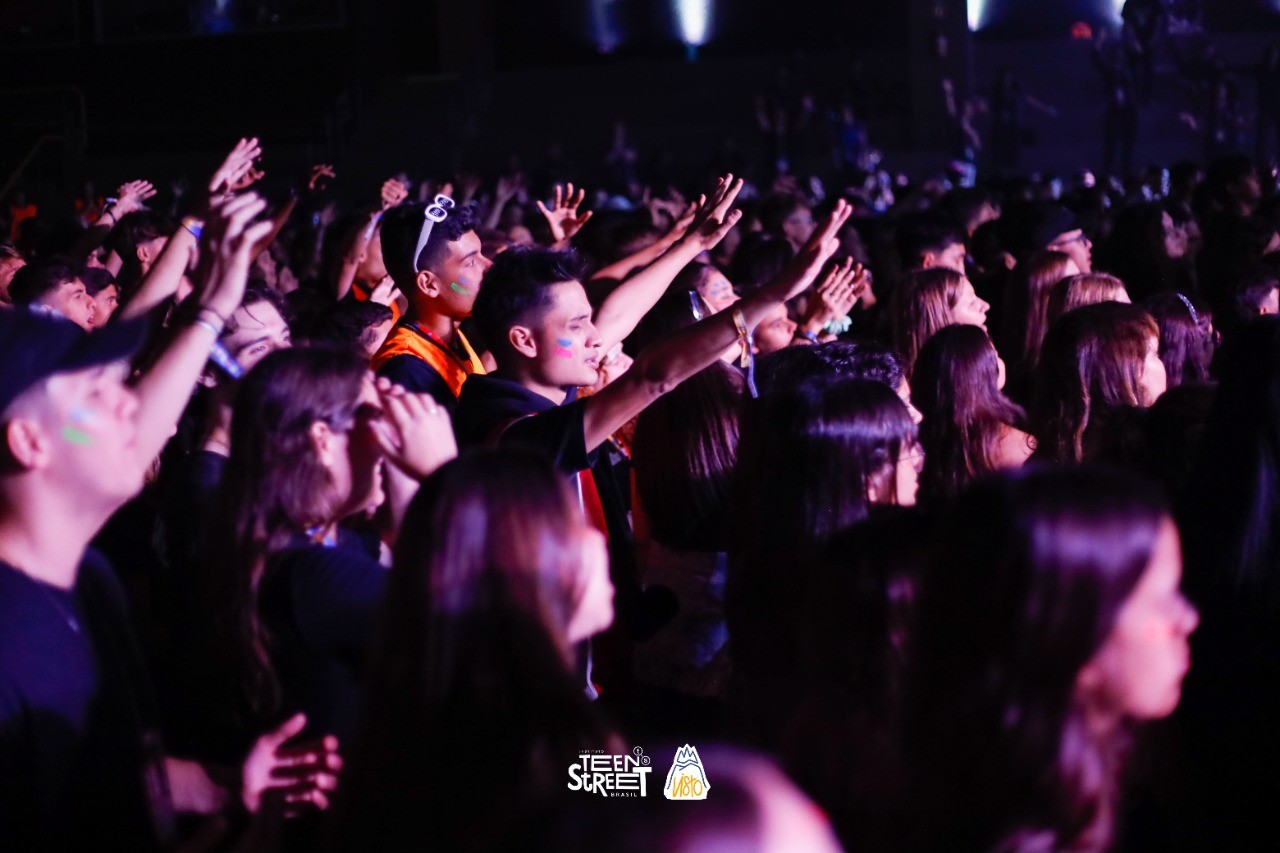 Evento cristão reúne milhares de jovens do país e do mundo em Maringá