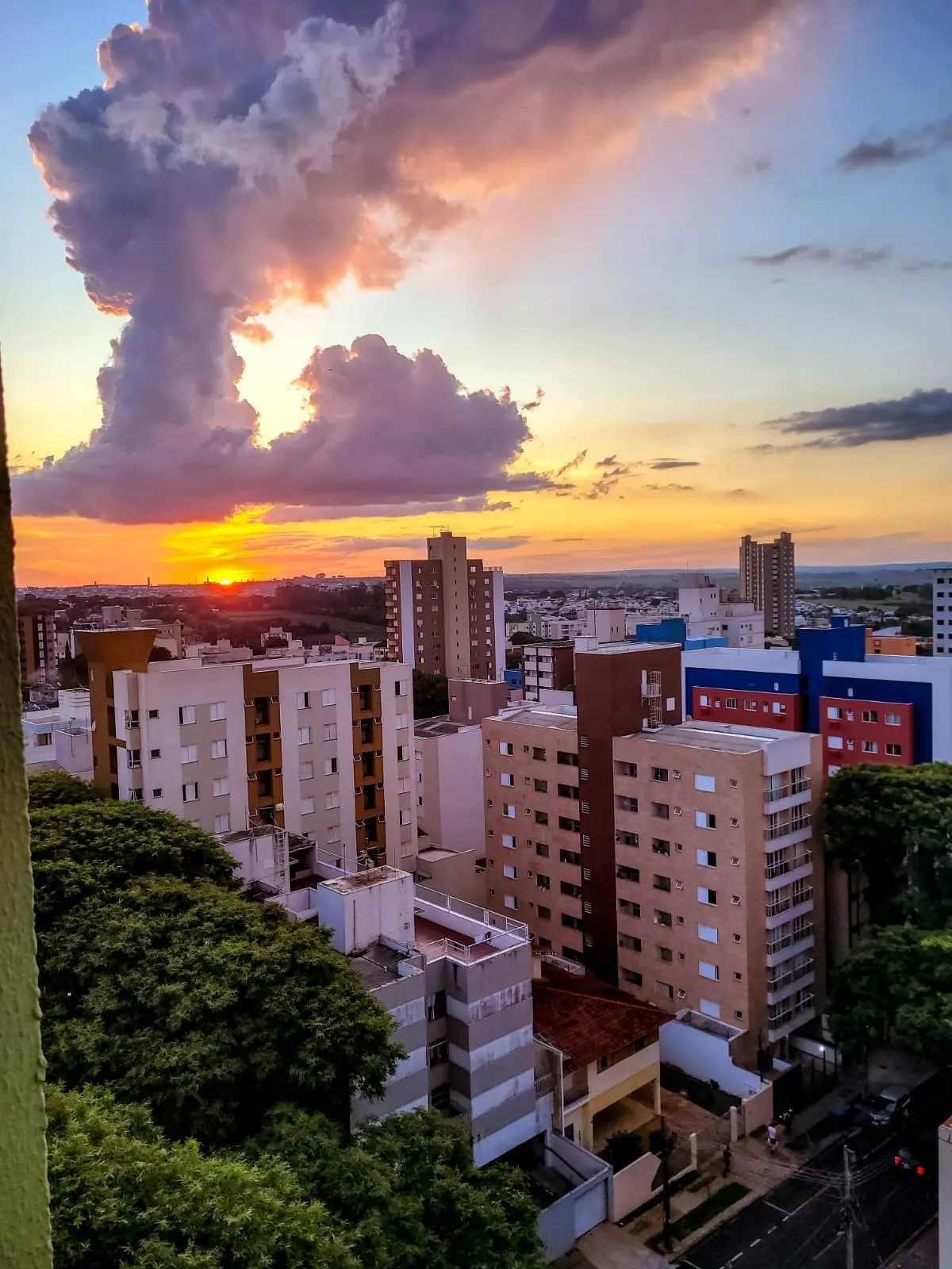 Frente fria avança e pode mudar o tempo no Paraná; Maringá tem segunda-feira quente e ensolarada