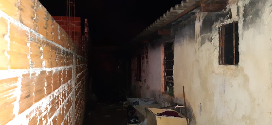 Idosa tem quase 60% do corpo queimado durante incêndio em Paiçandu