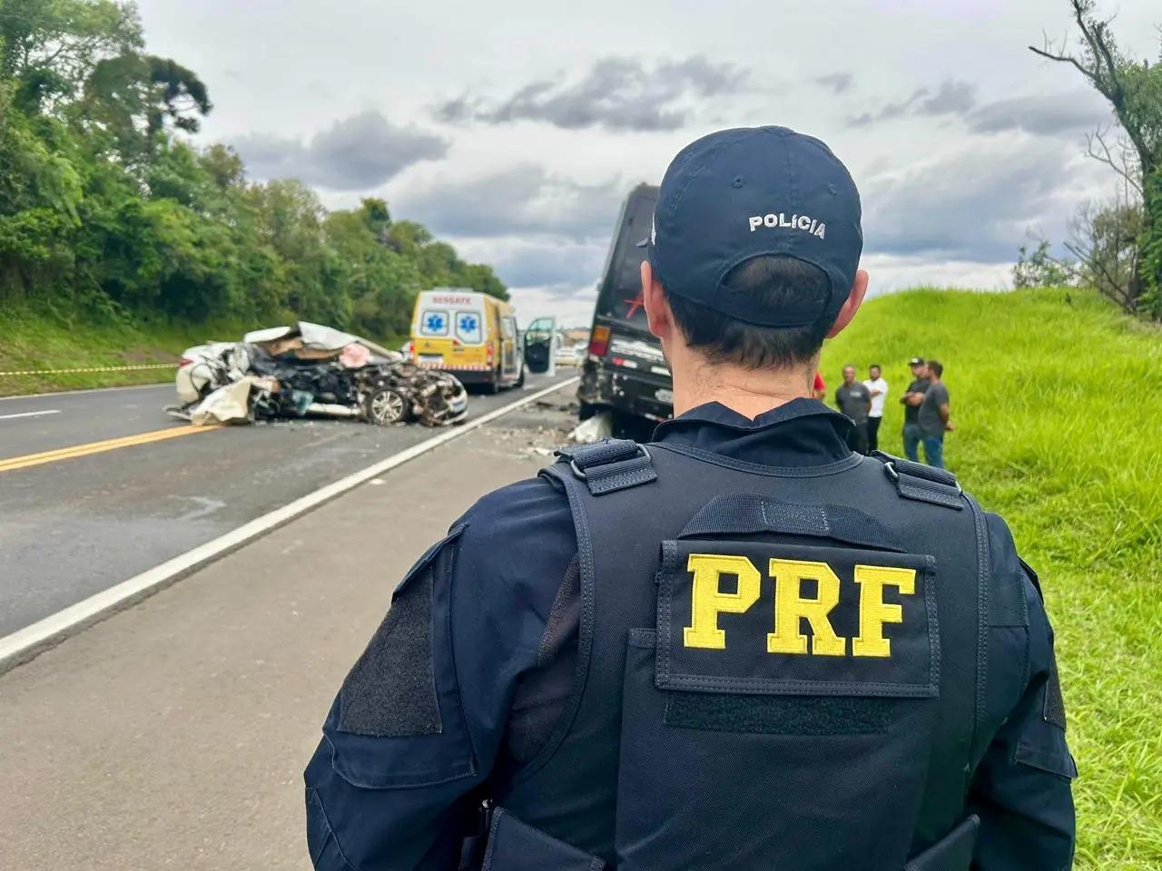 Acidente na BR-277 mata dois professores de vôlei que iam para torneio