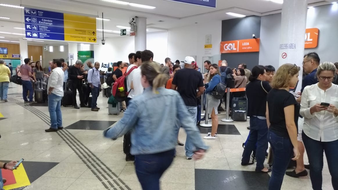 Cinco voos foram cancelados no aeroporto regional de Maringá neste domingo (6)